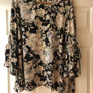 Women’s 2x blouse, black background , floral